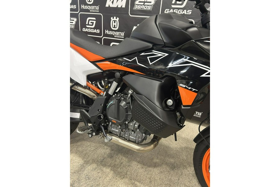 2024 KTM 890 SMT