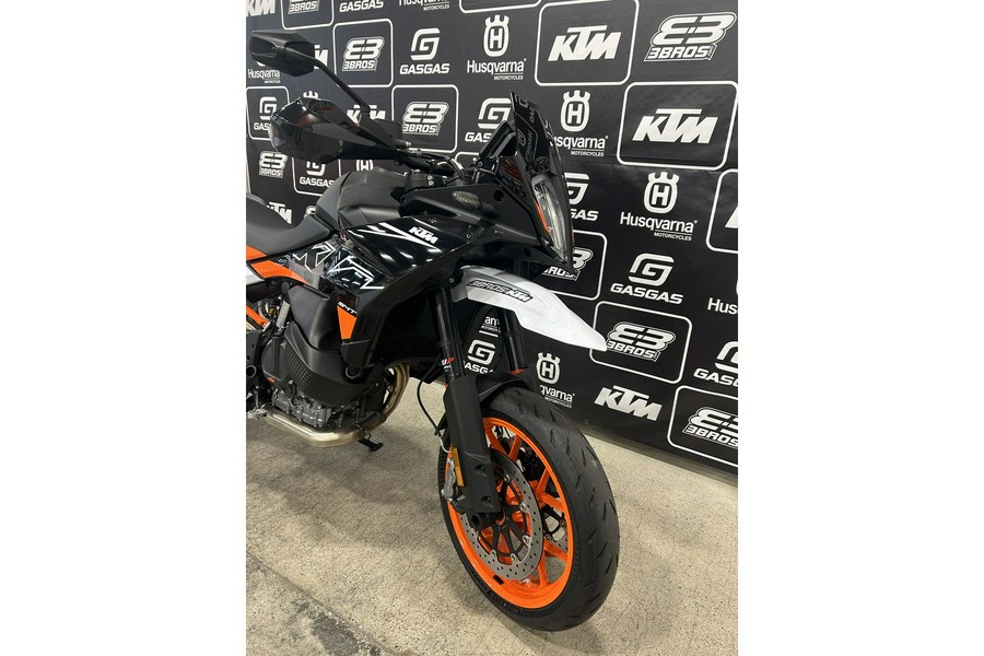 2024 KTM 890 SMT