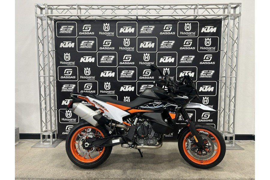 2024 KTM 890 SMT