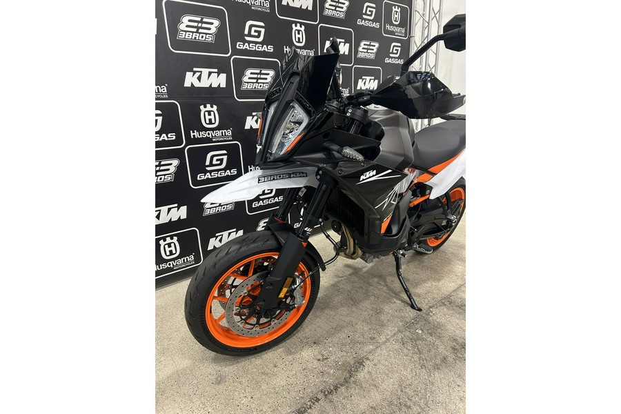 2024 KTM 890 SMT