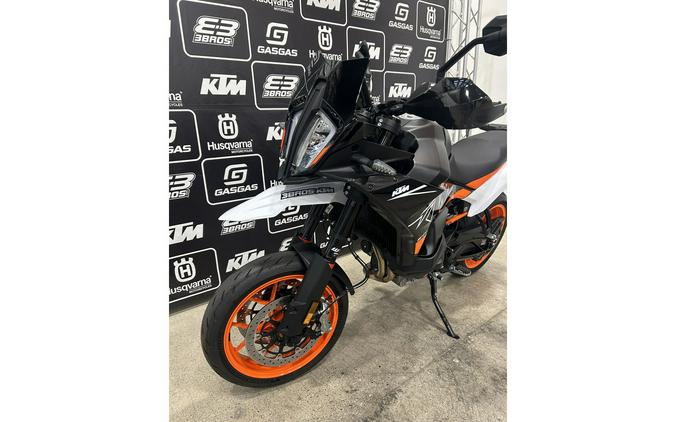 2024 KTM 890 SMT