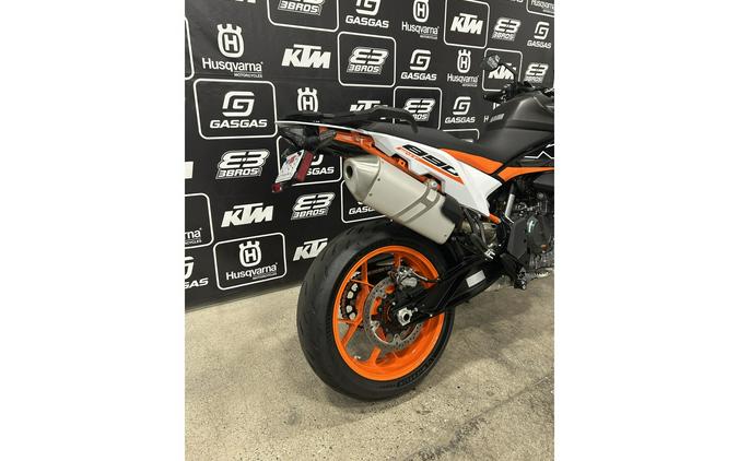 2024 KTM 890 SMT