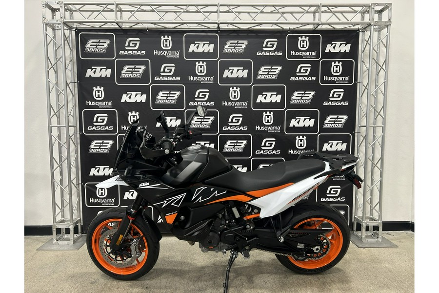 2024 KTM 890 SMT