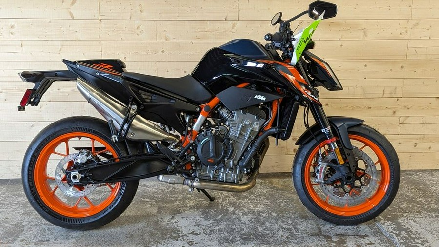 2022 KTM 890 Duke R