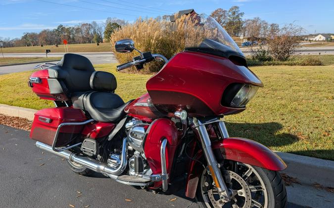 2018 Harley-Davidson® Road Glide® Ultra Wicked Red/Twisted Cherry