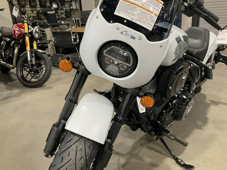 2025 Indian Motorcycle® Sport Chief Ghost White Metallic Smoke