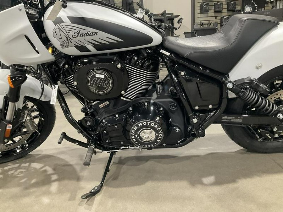 2025 Indian Motorcycle® Sport Chief Ghost White Metallic Smoke