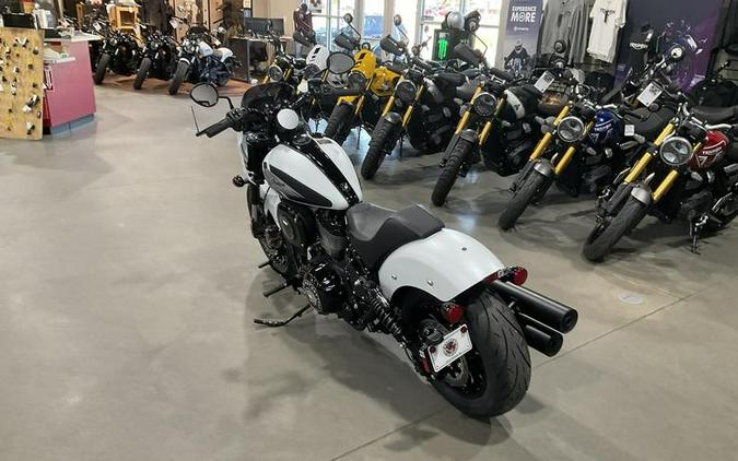 2025 Indian Motorcycle® Sport Chief Ghost White Metallic Smoke