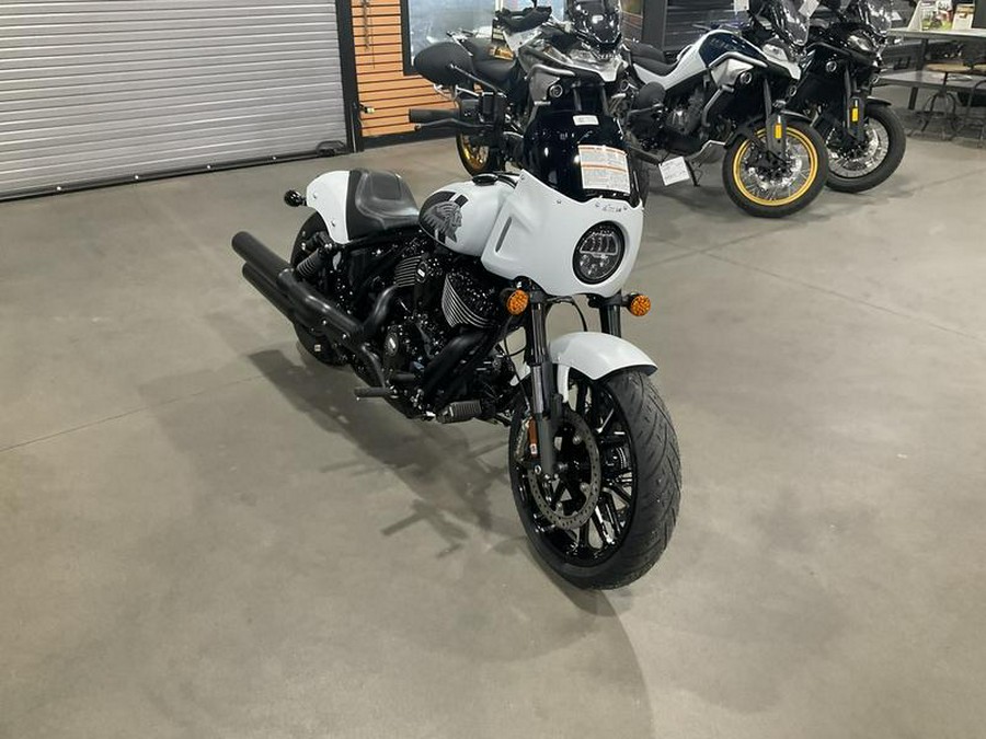 2025 Indian Motorcycle® Sport Chief Ghost White Metallic Smoke