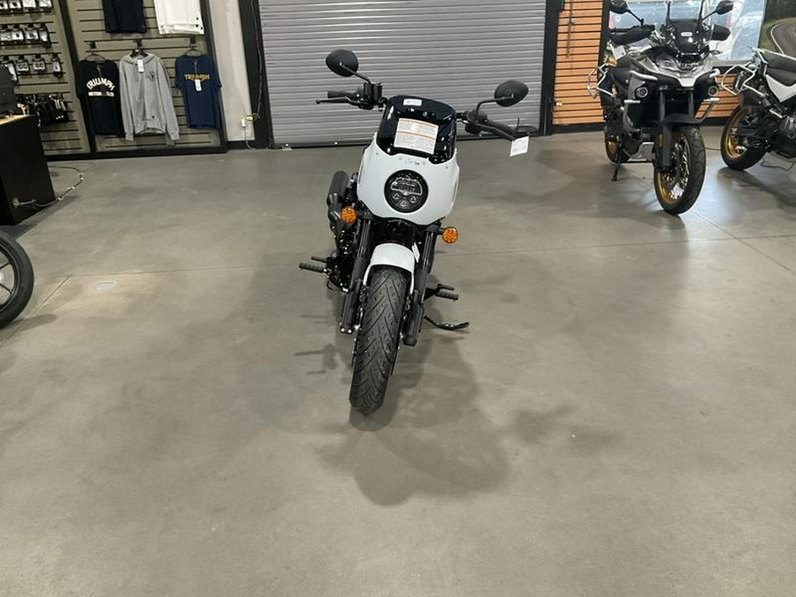 2025 Indian Motorcycle® Sport Chief Ghost White Metallic Smoke