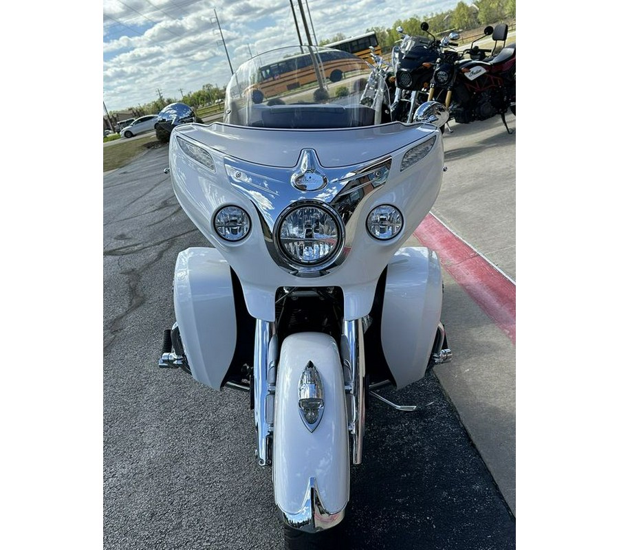 2018 Indian Motorcycle® Roadmaster® ABS Pearl White over Star Silver