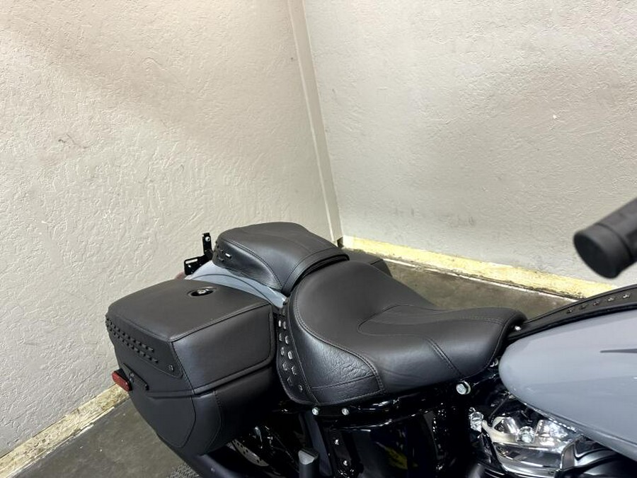 2026 Harley-Davidson® Heritage Classic Dark Billiard Gray