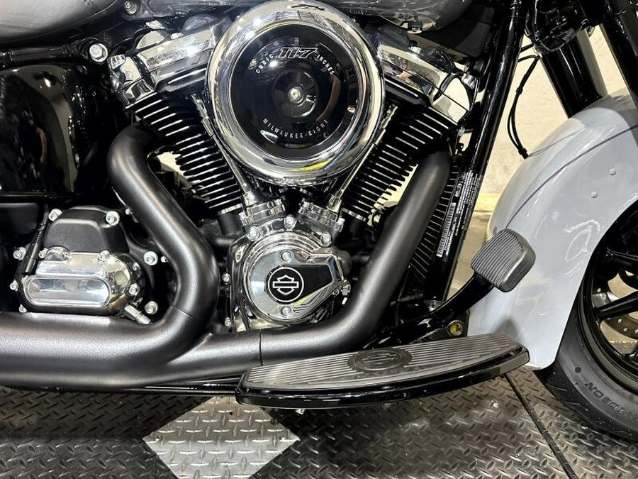 2026 Harley-Davidson® Heritage Classic Dark Billiard Gray
