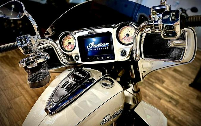 2018 Indian Motorcycle® Roadmaster® ABS Pearl White over Star Silver