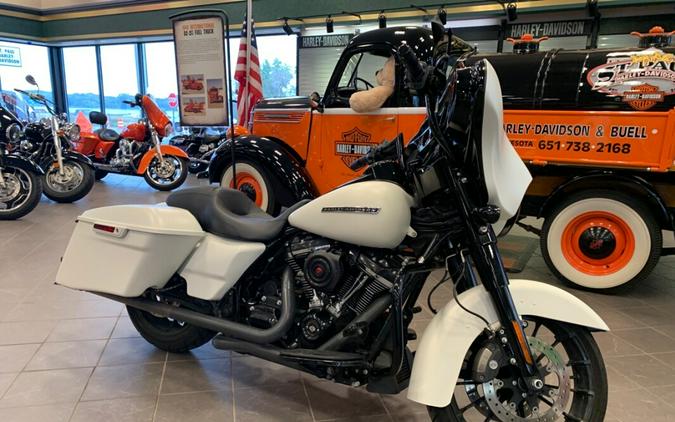 2018 Harley-Davidson Street Glide Special FLHXS