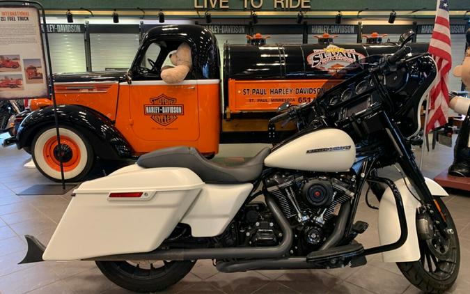 2018 Harley-Davidson Street Glide Special FLHXS