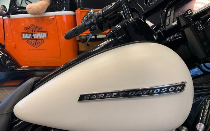 2018 Harley-Davidson Street Glide Special FLHXS