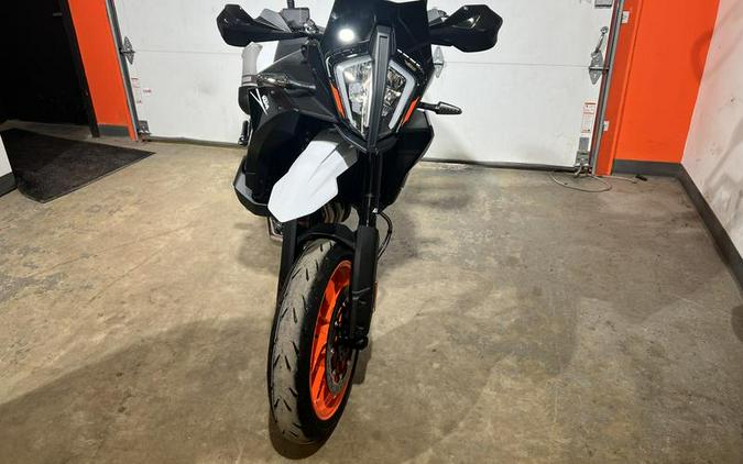 2024 KTM 890 SMT