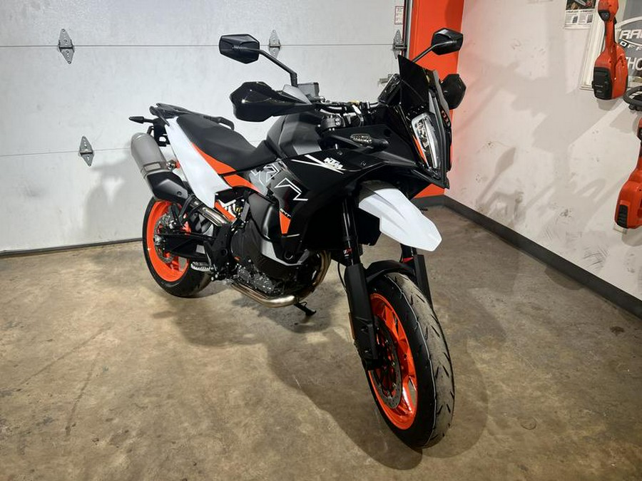 2024 KTM 890 SMT