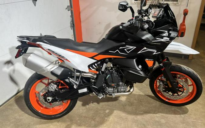 2024 KTM 890 SMT