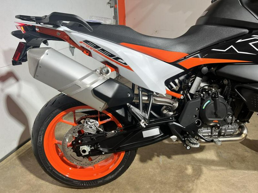 2024 KTM 890 SMT