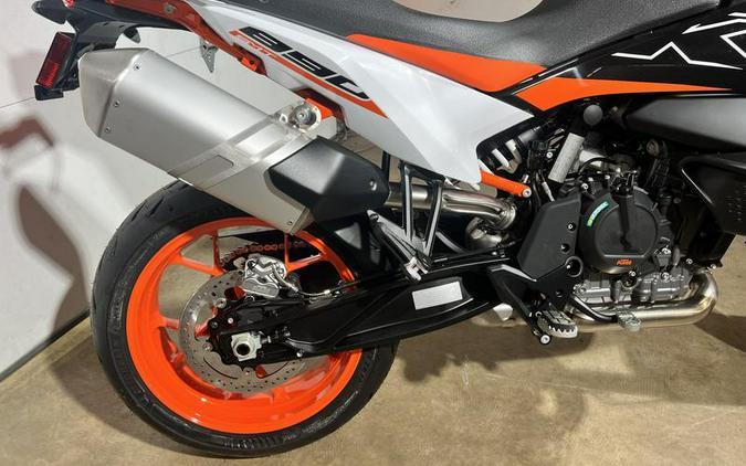 2024 KTM 890 SMT