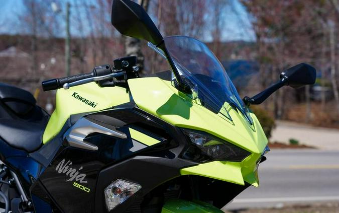 2026 Kawasaki Ninja® 500 ABS Metallic Yellowish Green/Ebony