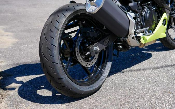 2026 Kawasaki Ninja® 500 ABS Metallic Yellowish Green/Ebony