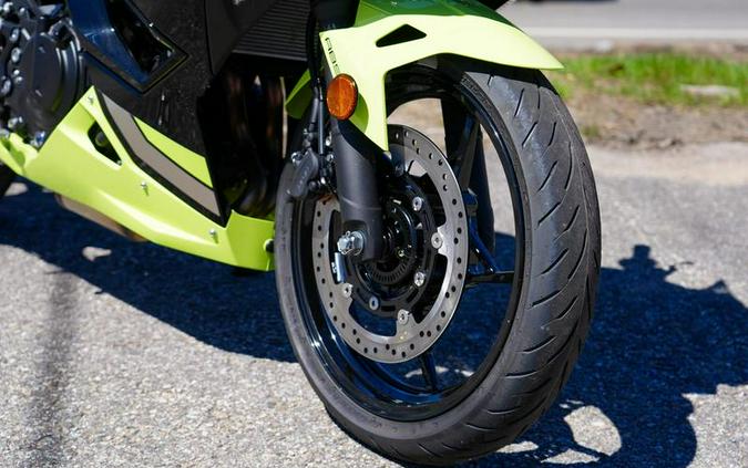 2026 Kawasaki Ninja® 500 ABS Metallic Yellowish Green/Ebony