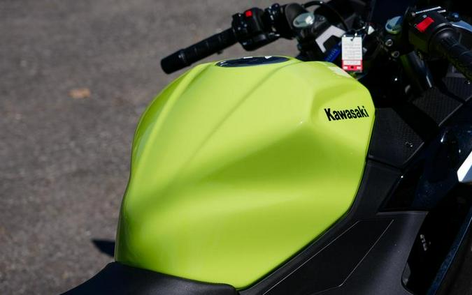 2026 Kawasaki Ninja® 500 ABS Metallic Yellowish Green/Ebony