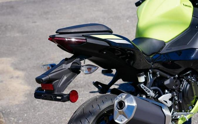 2026 Kawasaki Ninja® 500 ABS Metallic Yellowish Green/Ebony