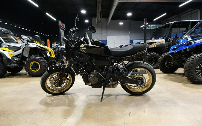 New 2024 YAMAHA XSR700 RAVEN