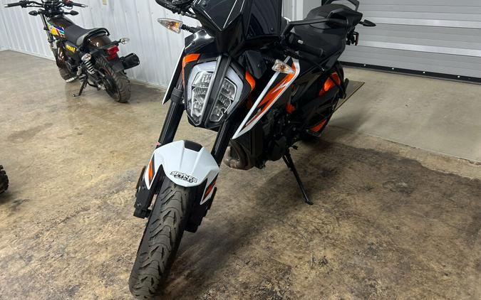 2021 KTM Duke 890 R