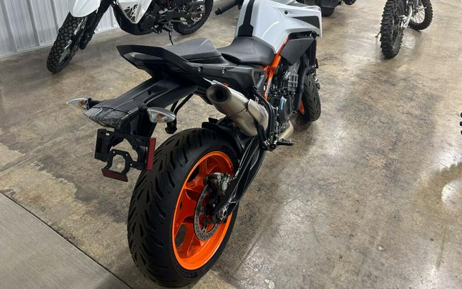 2021 KTM Duke 890 R