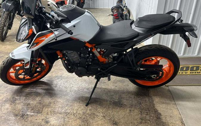 2021 KTM Duke 890 R