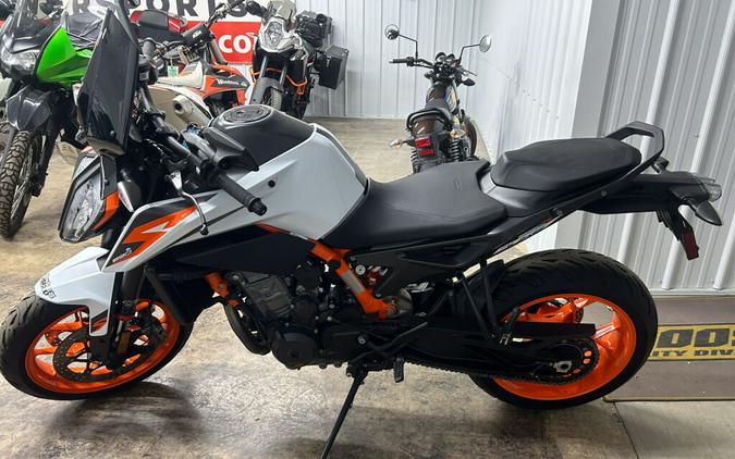 2021 KTM Duke 890 R