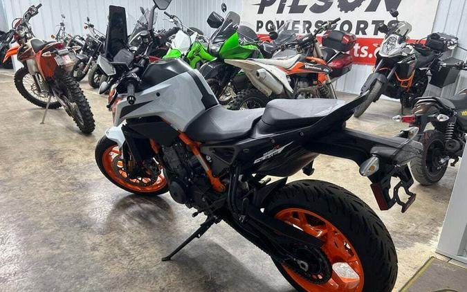2021 KTM Duke 890 R