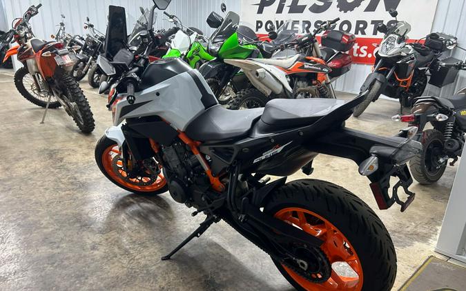 2021 KTM Duke 890 R