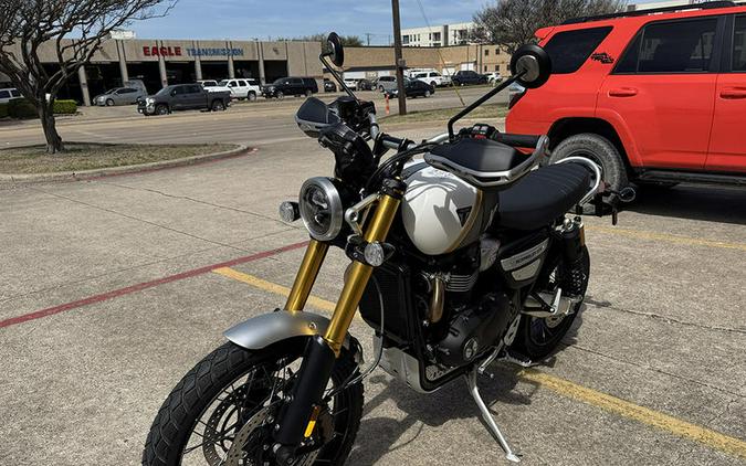 2026 Triumph Scrambler 1200 XE Matte khaki green