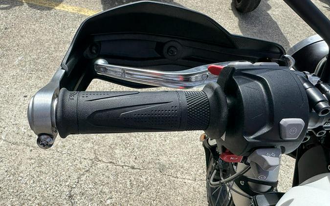 2026 Triumph Scrambler 1200 XE Matte khaki green