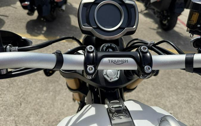 2026 Triumph Scrambler 1200 XE Matte khaki green