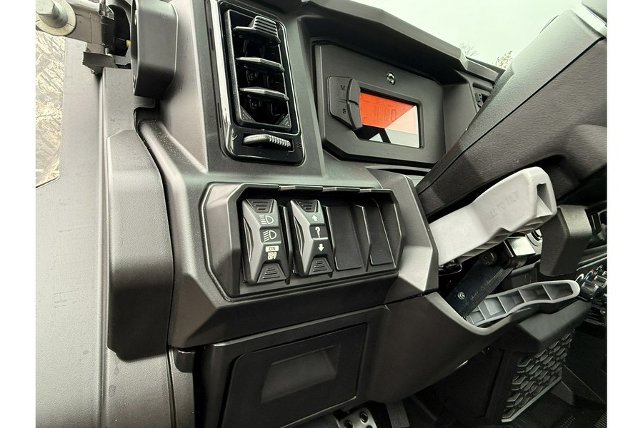 2026 Can-Am DEFENDER XT CAB HD11