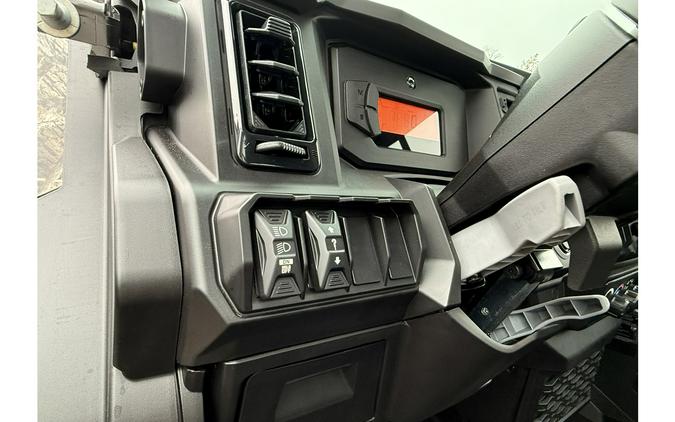 2026 Can-Am DEFENDER XT CAB HD11