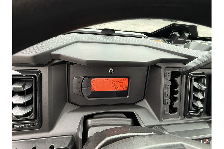 2026 Can-Am DEFENDER XT CAB HD11