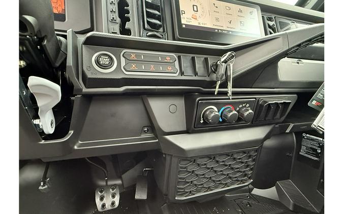 2026 Can-Am DEFENDER XT CAB HD11