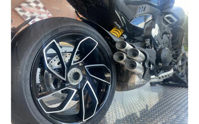 2025 Ducati Diavel V4 - Demo