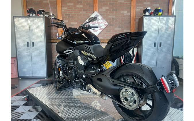 2025 Ducati Diavel V4 - Demo