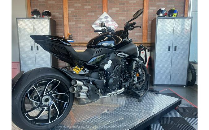 2025 Ducati Diavel V4 - Demo
