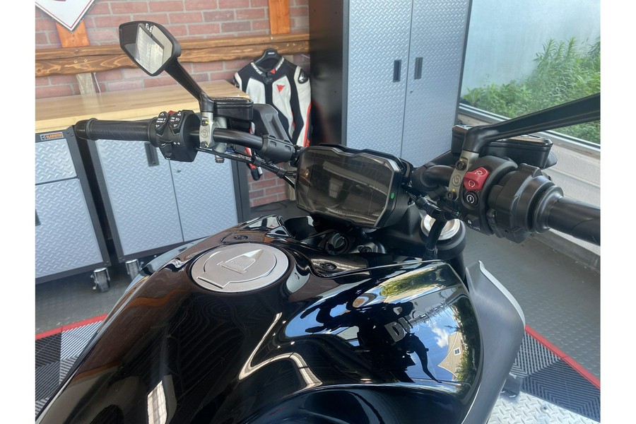 2025 Ducati Diavel V4 - Demo