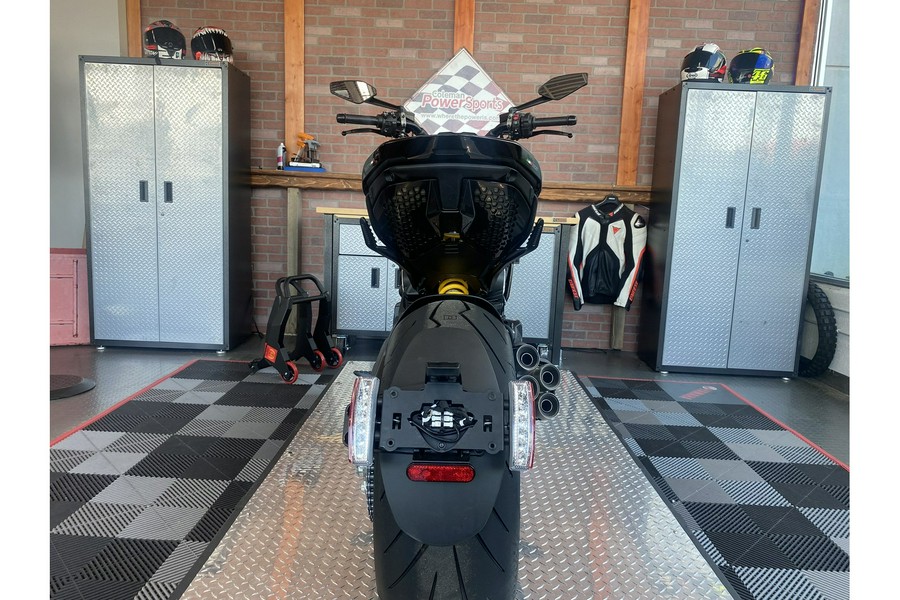 2025 Ducati Diavel V4 - Demo
